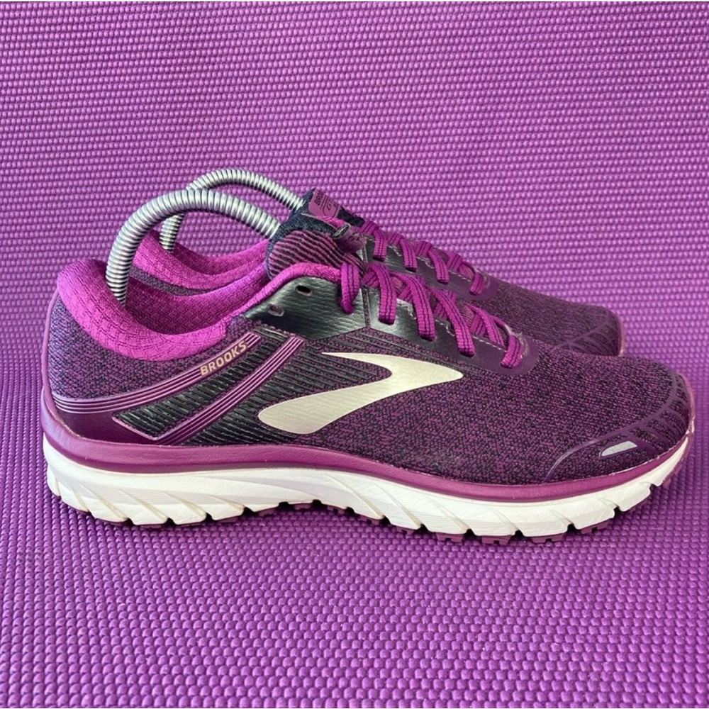 Brooks GTS 18 Athletic Running Shoes Womens 9.5 Deep Purple Summit White